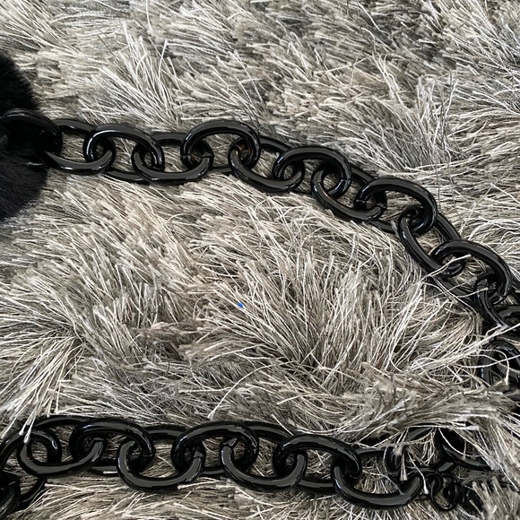 Apparis Black Faux Fur Chain - Picture 3 of 3
